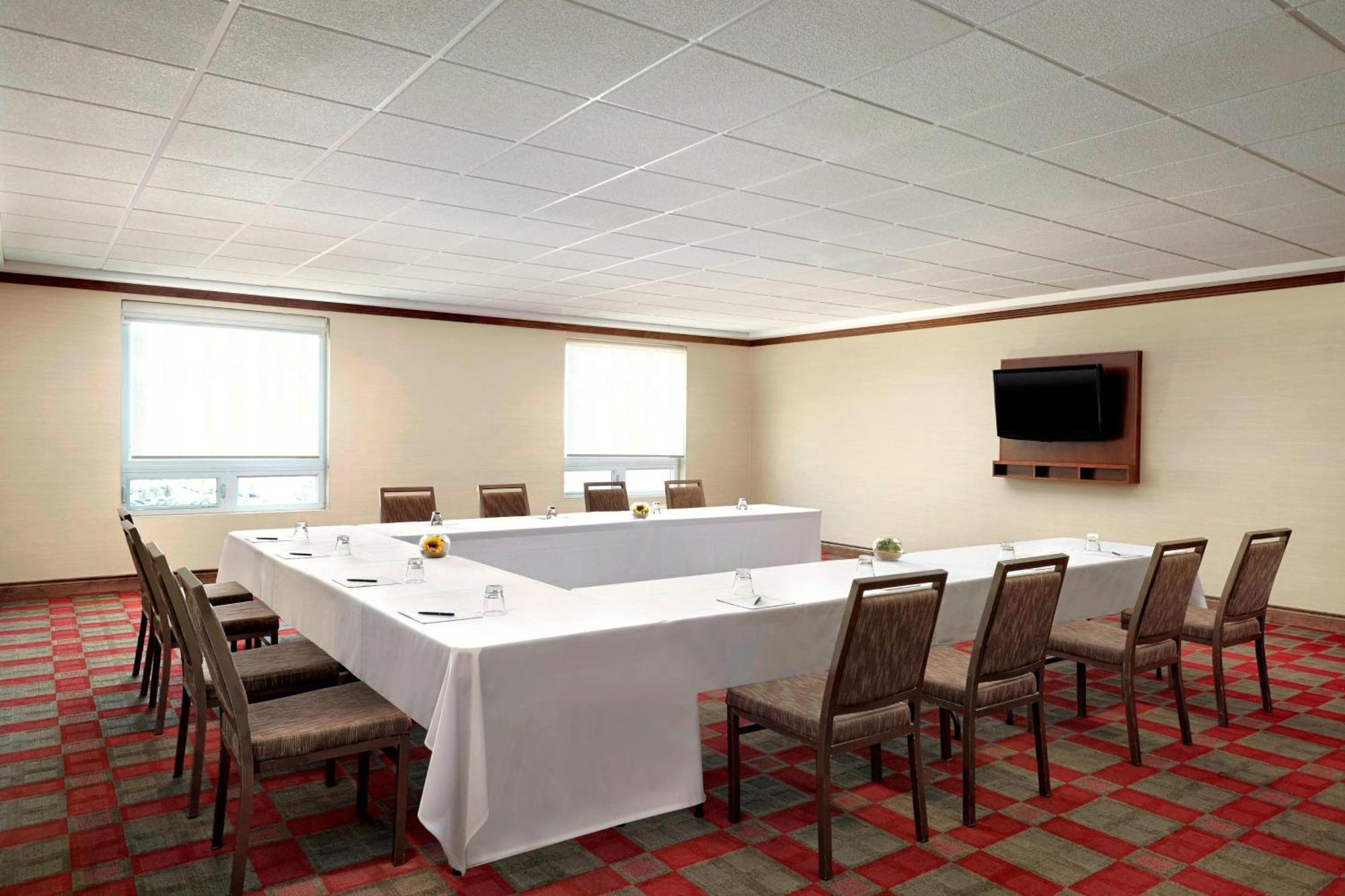 Four Points By Sheraton Calgary Airport Esterno foto