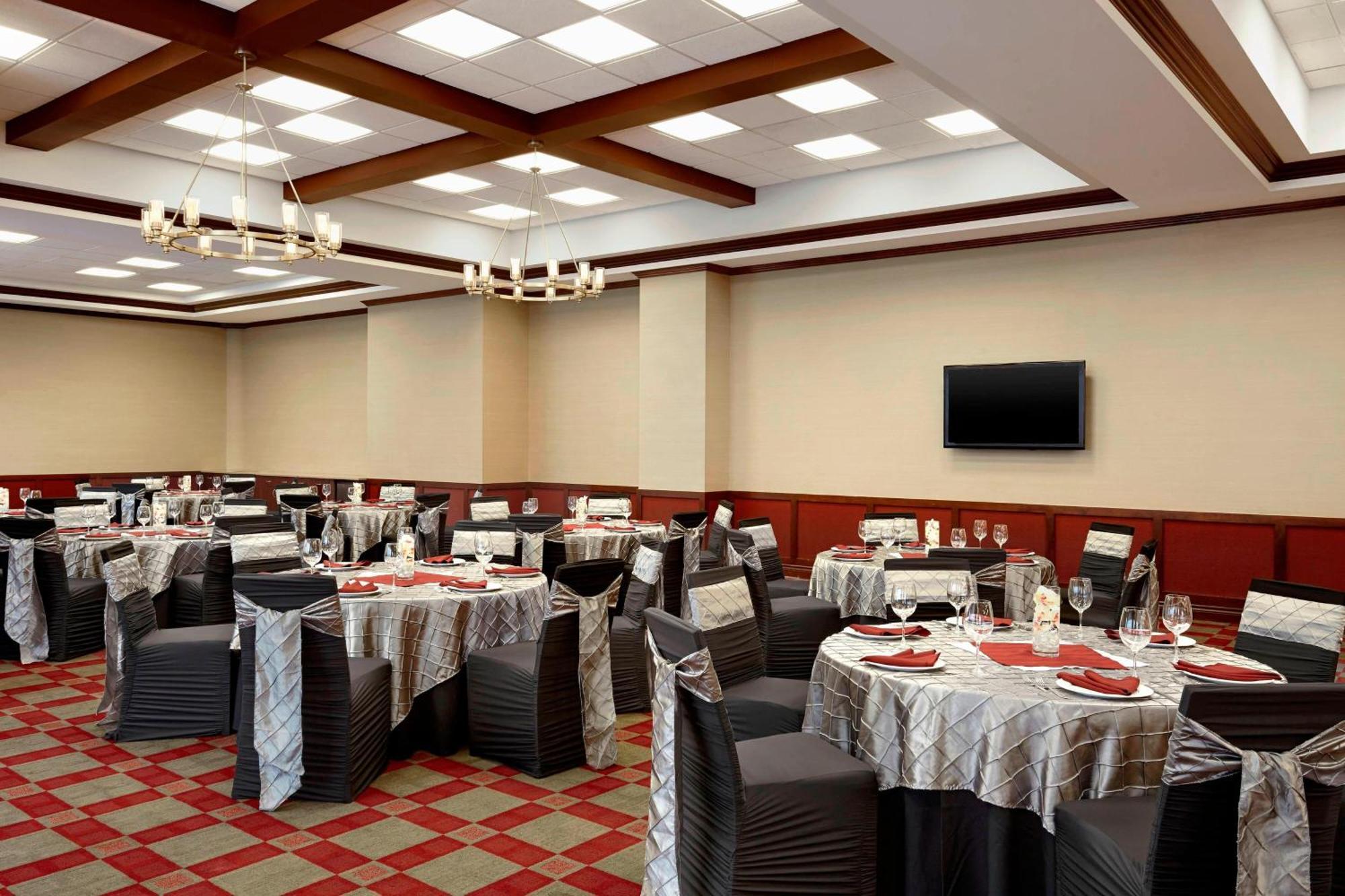 Four Points By Sheraton Calgary Airport Esterno foto