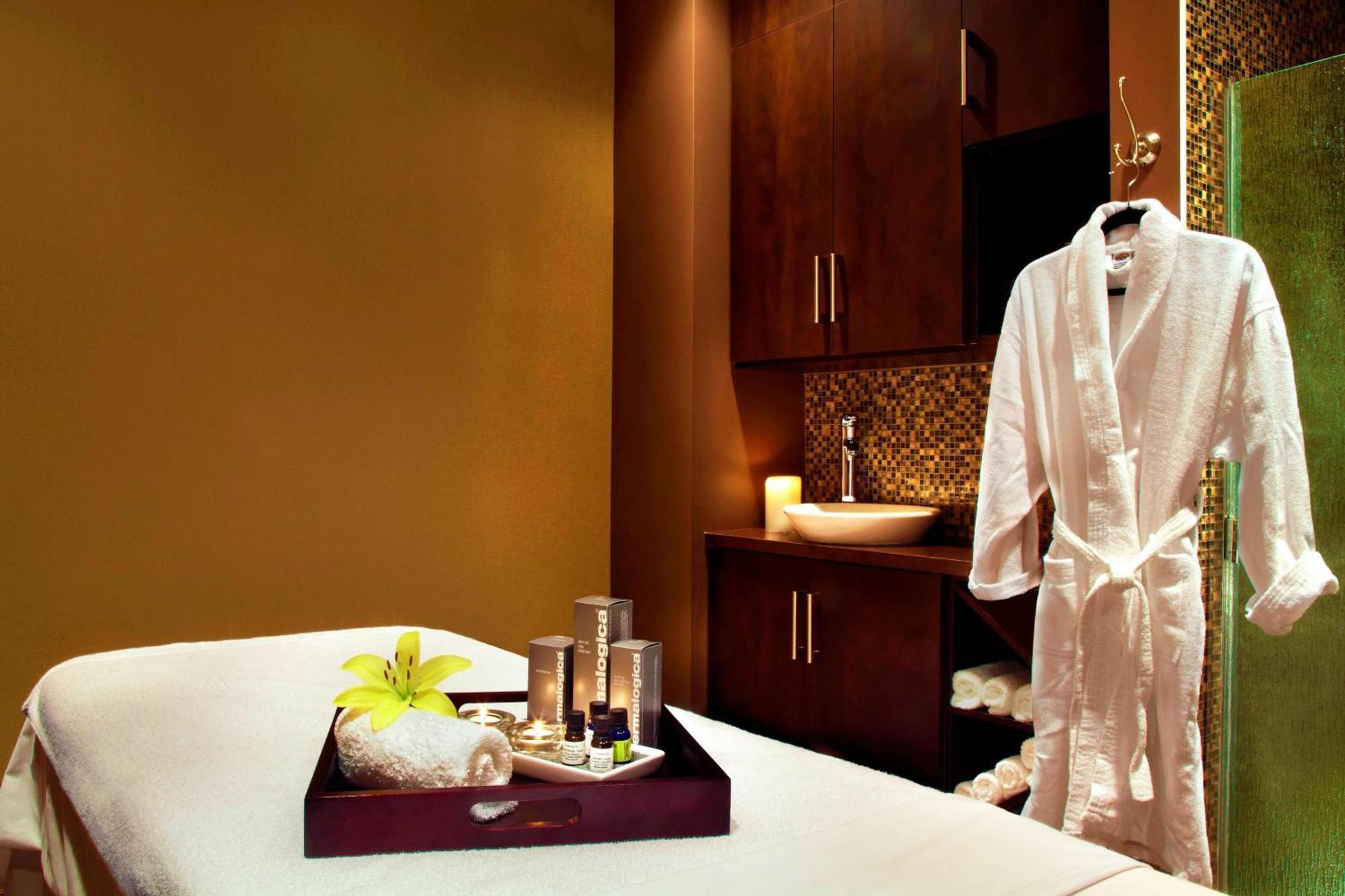 Four Points By Sheraton Calgary Airport Esterno foto