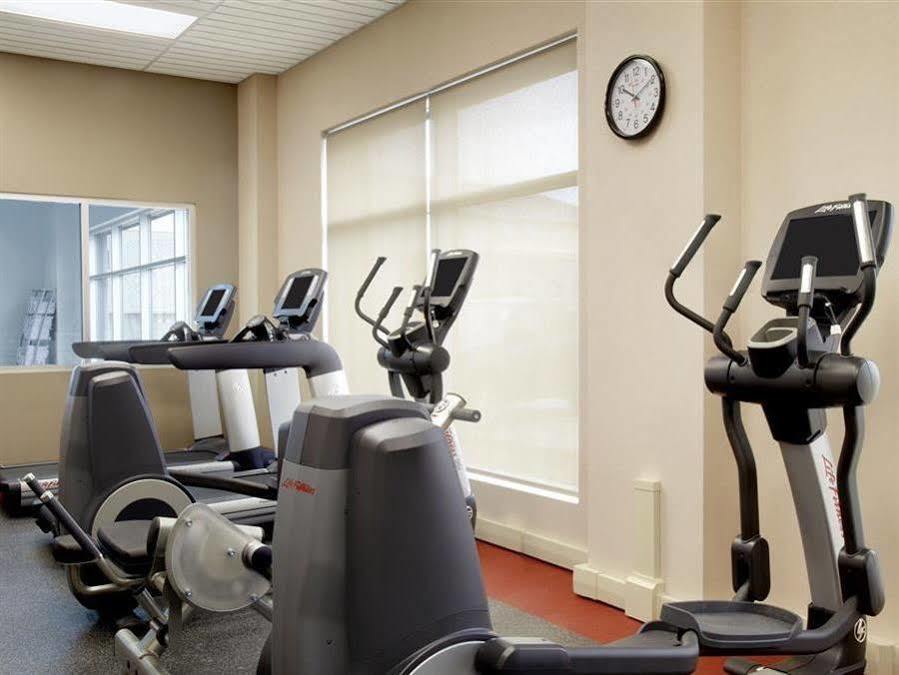 Four Points By Sheraton Calgary Airport Esterno foto