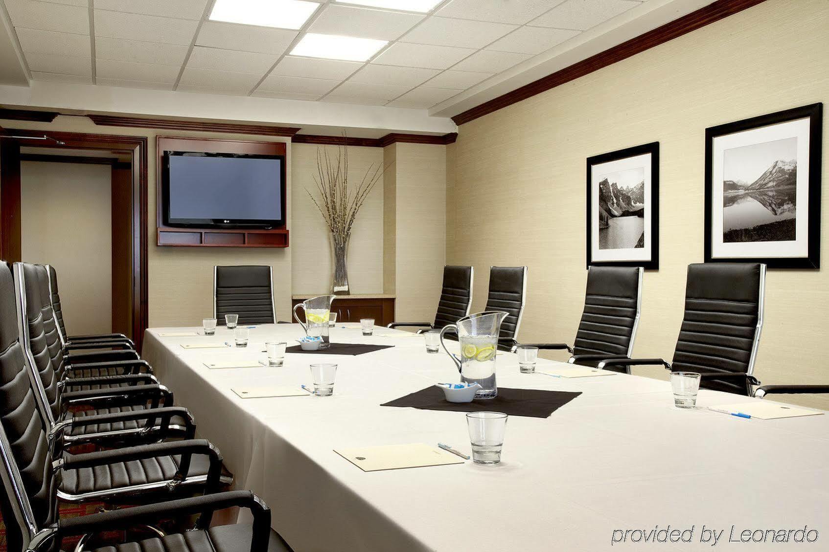 Four Points By Sheraton Calgary Airport Esterno foto